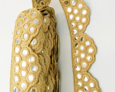 Beige Mirror Trim, Kutch Embroidered Navratri Garba Dress Trim Bridal Lace, Indian Sari Border 40 mm Wide Trim Per Yard